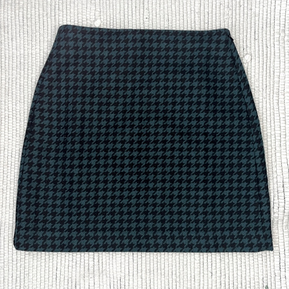 Loft | Houndstooth Mini Skirt | Size 2 | Green and black | NWOT